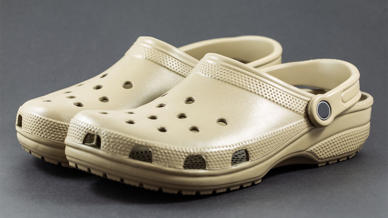 Crocs joins coronavirus relief by donating shoes to health care workers | Fox Business