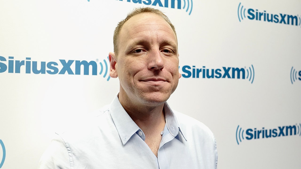 Joey Chestnut eats 32 Big Macs in one sitting, breaks ...