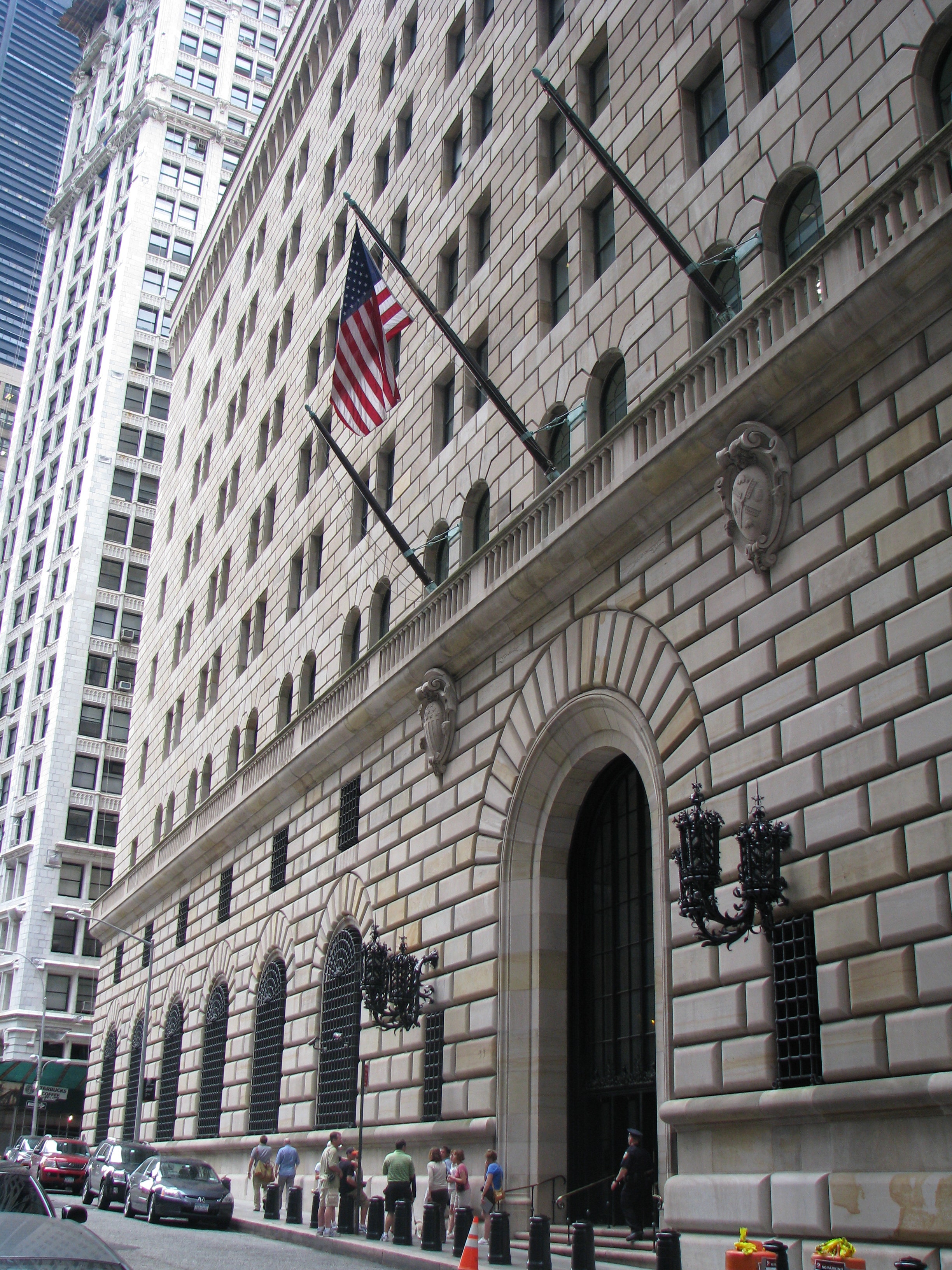 Государственный резервный банк. Федеральный резервный банк Нью-Йорка. Национальный банк Фринка в Нью-Йорке. Здание национального банка Фринка в Нью-Йорке. Здание ФРС США В Нью-Йорке.