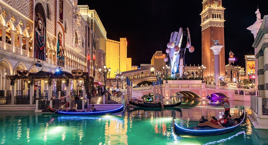 Nevada casinos report nearly 40% drop in winnings in March