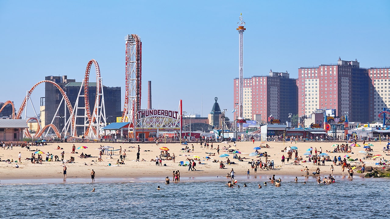 De Blasio Floats Fencing To Keep New Yorkers Off Beaches Fox De Blasio Floats Fencing To Keep New