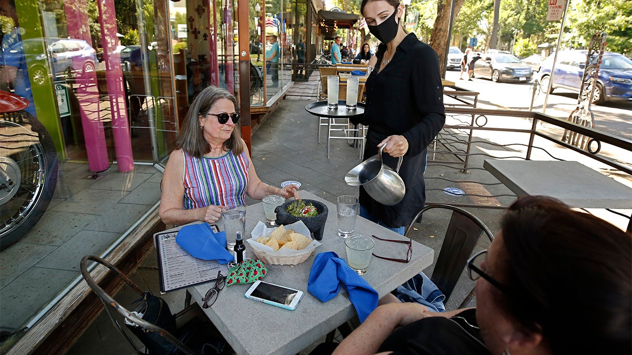 To Avoid Coronavirus Is It Safer To Eat Outside At Restaurants Fox Business