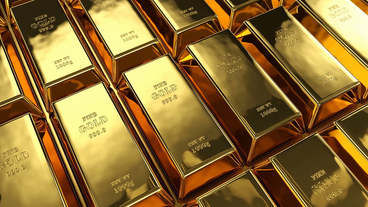Gold price surges to 7.5-year high as coronavirus concerns mount ...