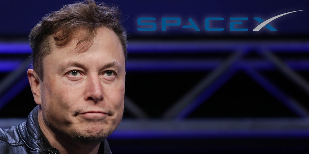 'Fitbit in your skull': Elon Musk demos link between brain, computer chips