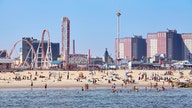 De Blasio floats fencing to keep New Yorkers off beaches