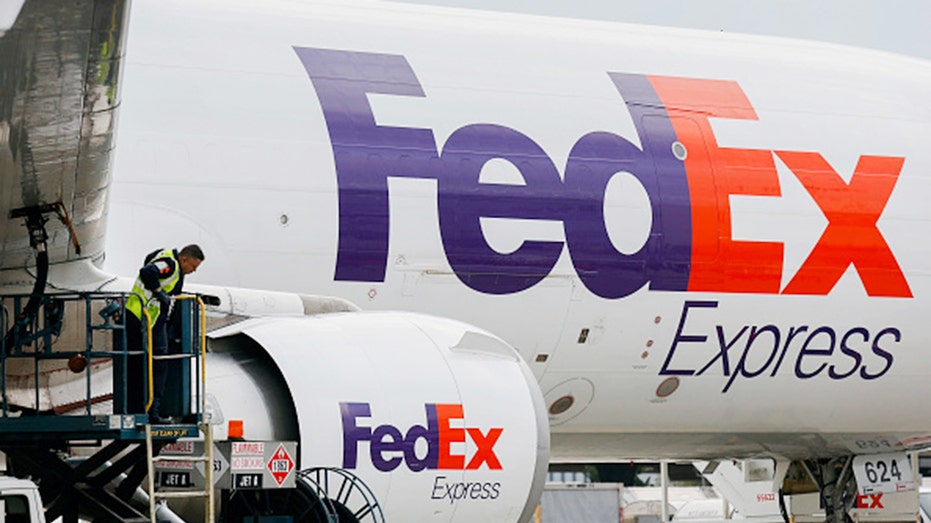 Fedex plane