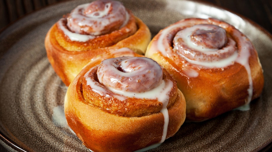 Cinnamon roll on tray