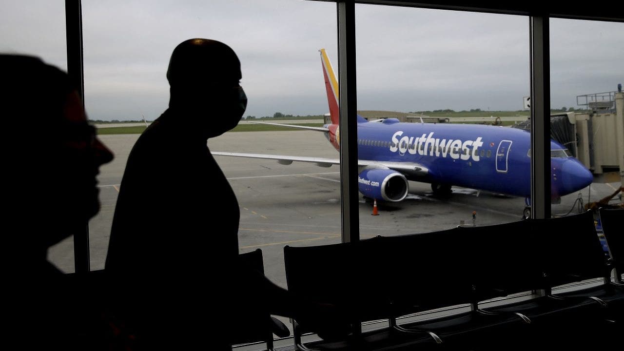 Southwest Airlines offers buyout packages, temporary