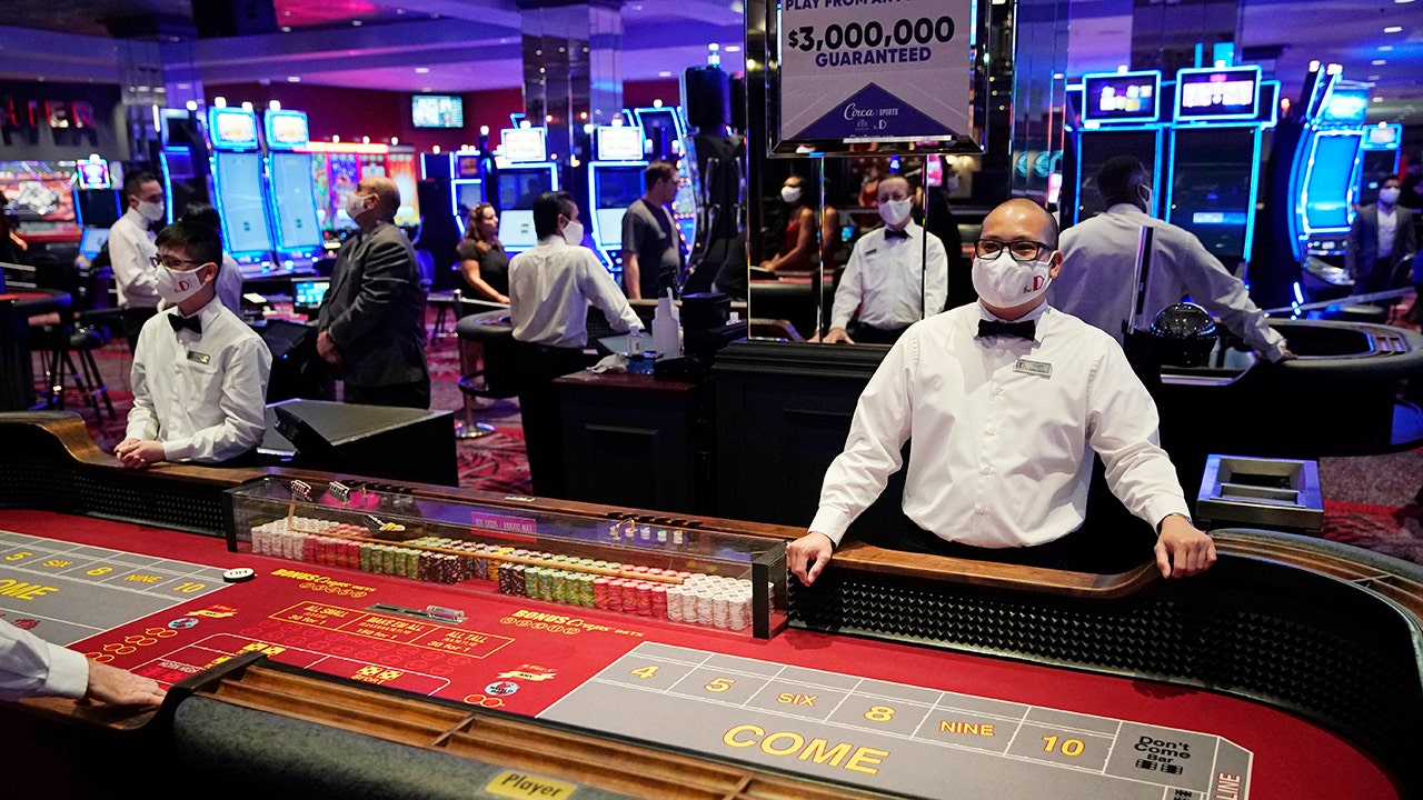 Las Vegas casinos light back up to 'pent-up demand' | Fox Business