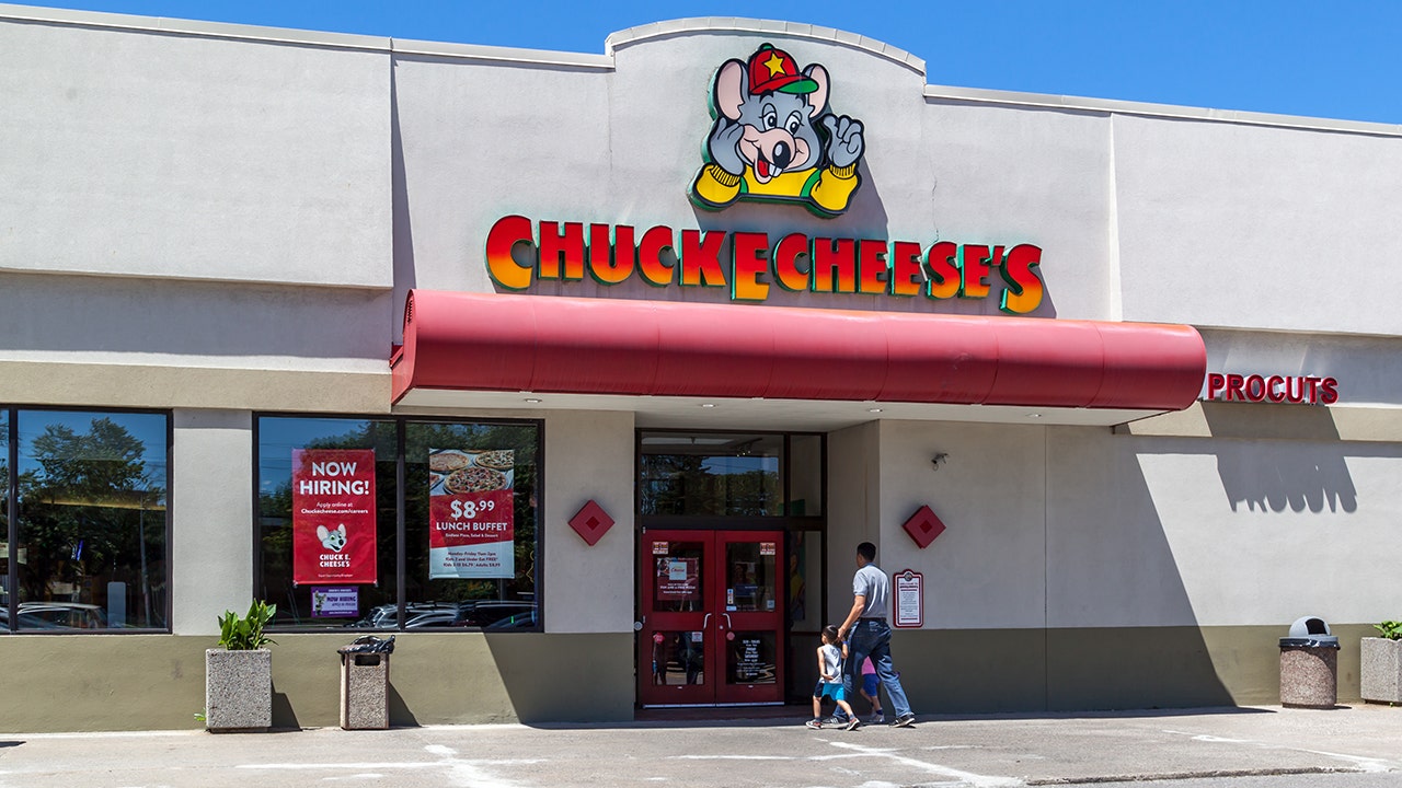 Chuck E. Cheese in talks with lenders about financing deals ...