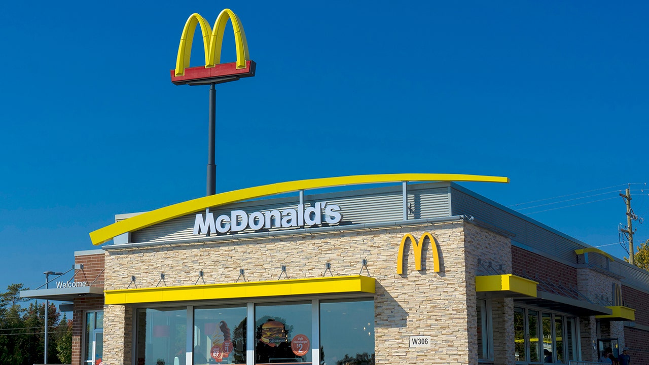 Denny's Shareholders Revolt After Top Exec Concedes $15 Minimum Wage Won't Hurt Business