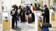 Even as coronavirus cases jump, fewer airlines blocking out middle seats