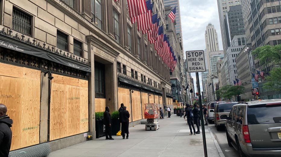 Nyc S 5th Avenue Prepares For More Riots With Boarded Windows