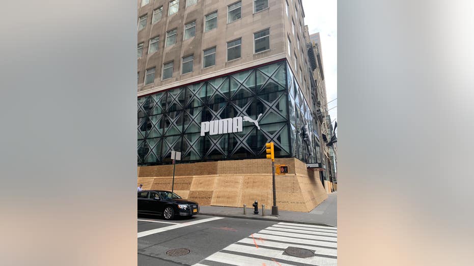Nyc S 5th Avenue Prepares For More Riots With Boarded Windows
