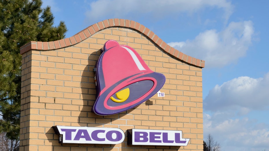 Taco Bell sign