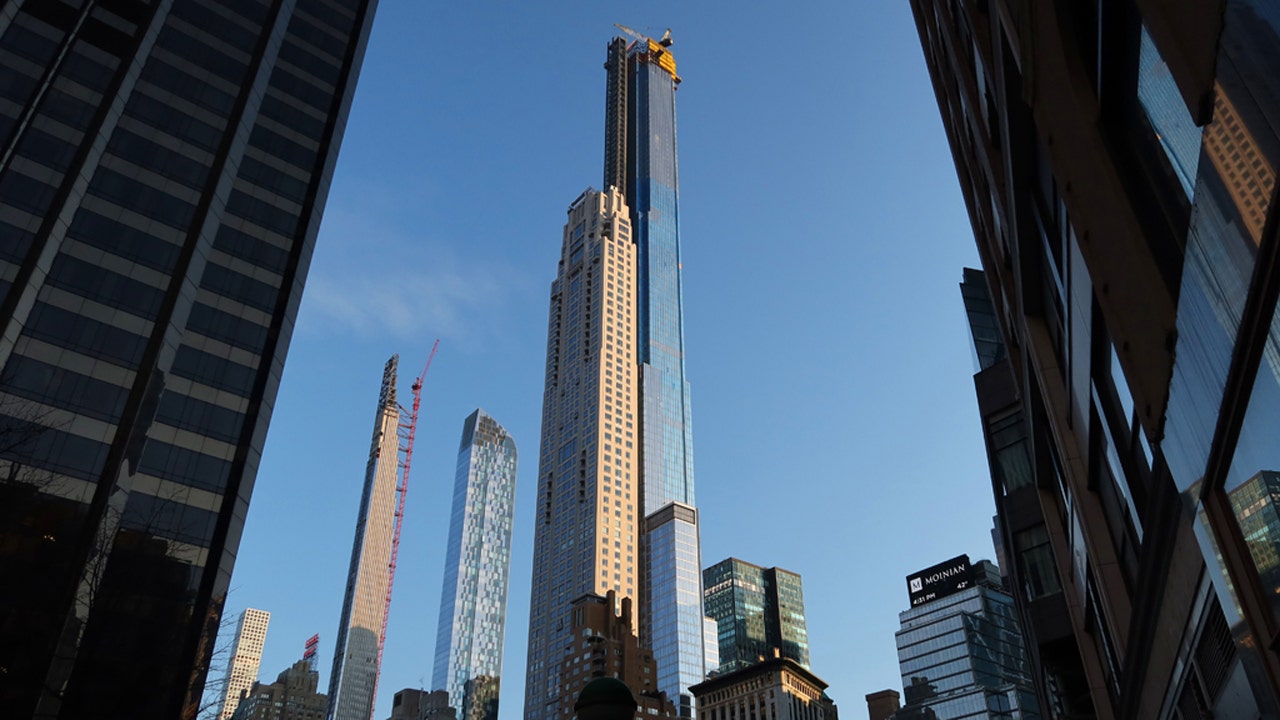 Mystery buyer snags 102M penthouse in recordsetting NYC