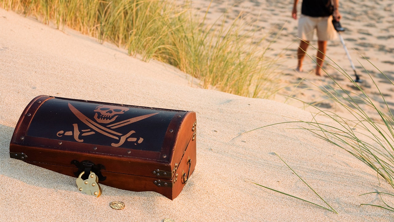 Summer treasure hunt. Охота за пляжным сокровищем. Treasure Hunting. Пляжный ВАЗ.