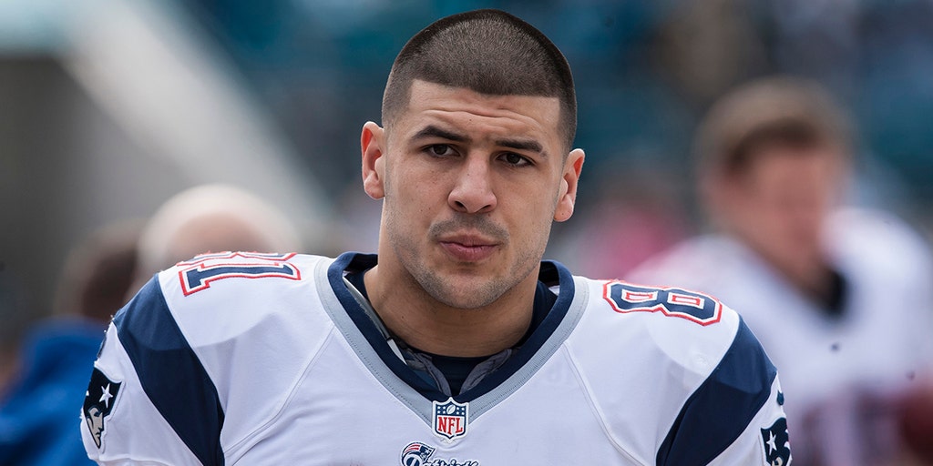 Patriots settle grievances with Brown, Hernandez, ESPN reports