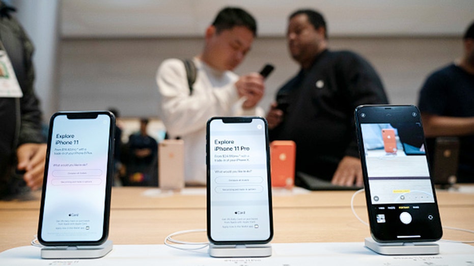 NEW YORK, NY - SEPTEMBER 20: iPhone 11 and iPhone 11 Pro models are displayed as customers shop at Apples flagship 5th Avenue store on September 20, 2019 in New York City. Apples new iPhone 11 goes on sale today at the grand re-opening of the 5th Avenue store. (Photo by Drew Angerer/Getty Images)