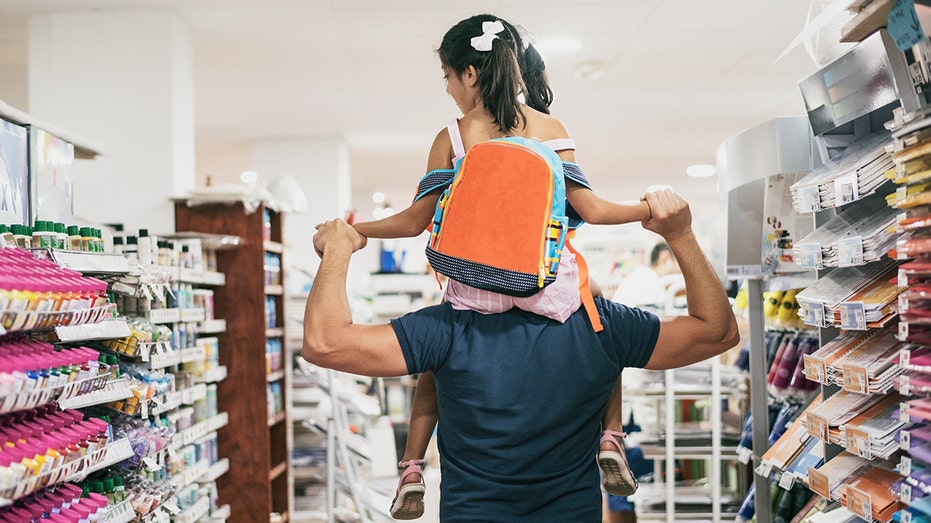 Dad carries daughter on shoulders