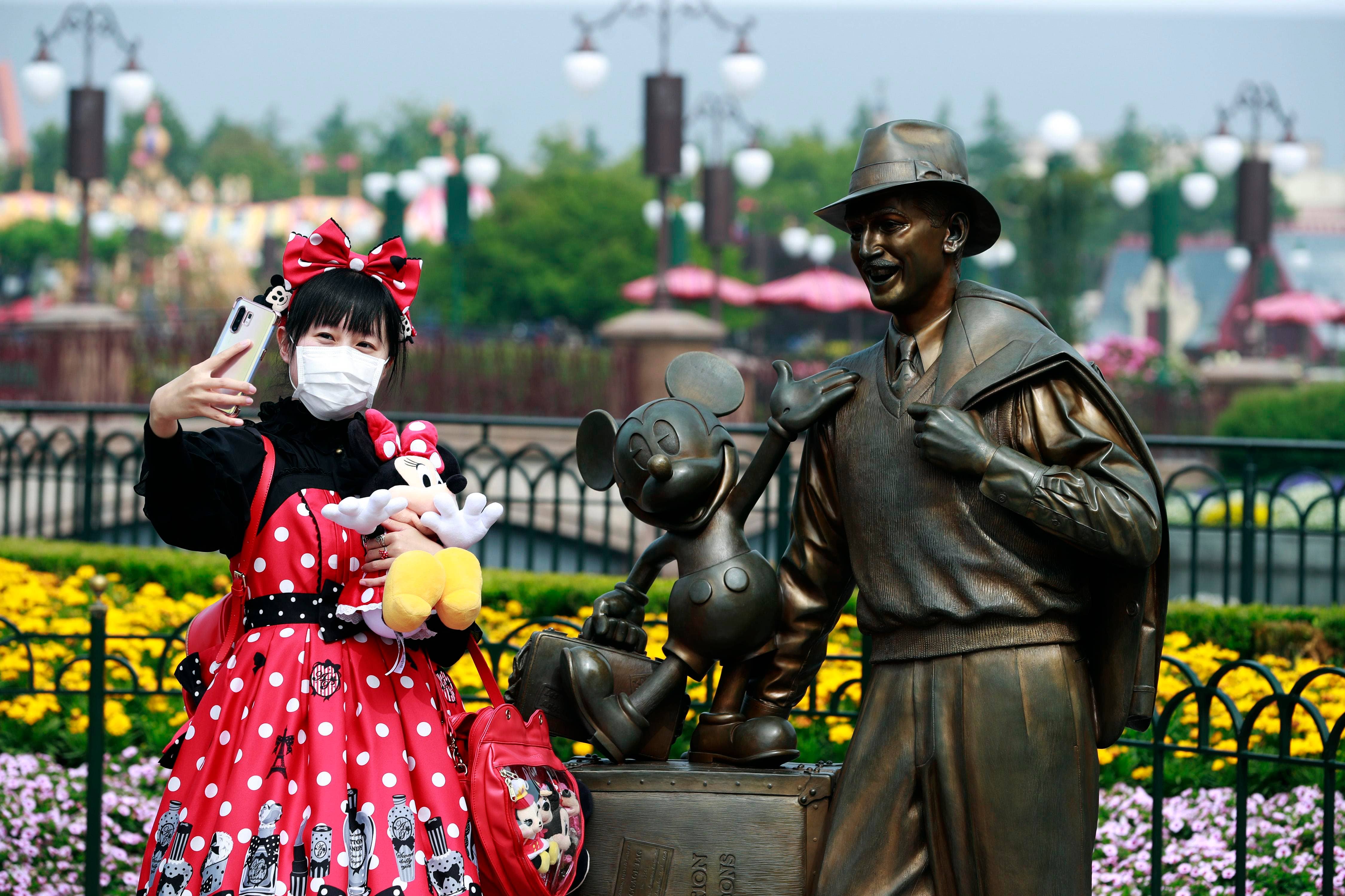 Shanghai Disney je dočasně uzavřen, protože Čína bojuje s další vlnou COVID