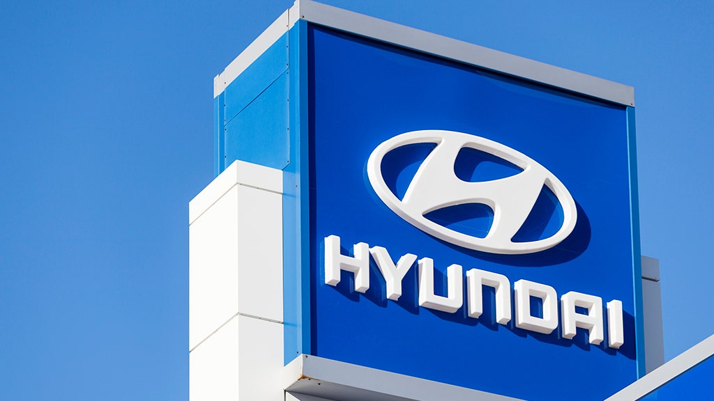 Hyundai recalls 471K more SUVs, telling owners to park outside