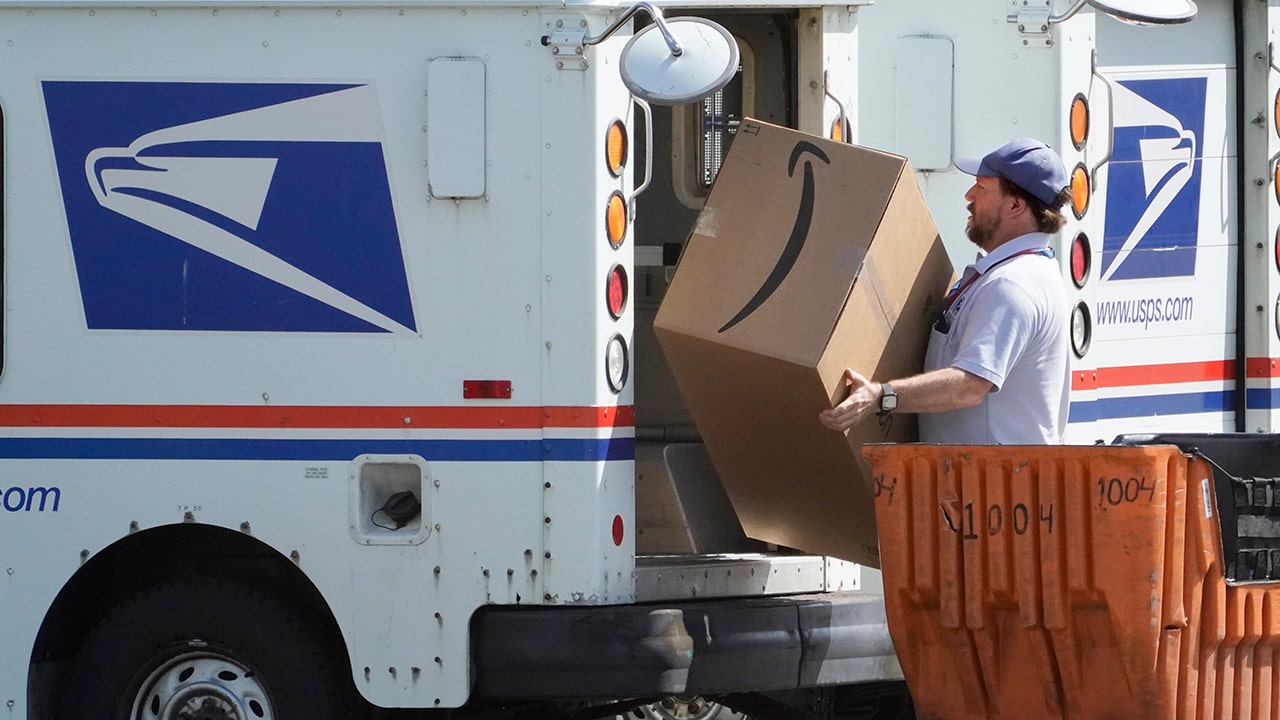 Postmaster general announces 10-year plan, including longer courier delivery times, cuts in courier hours