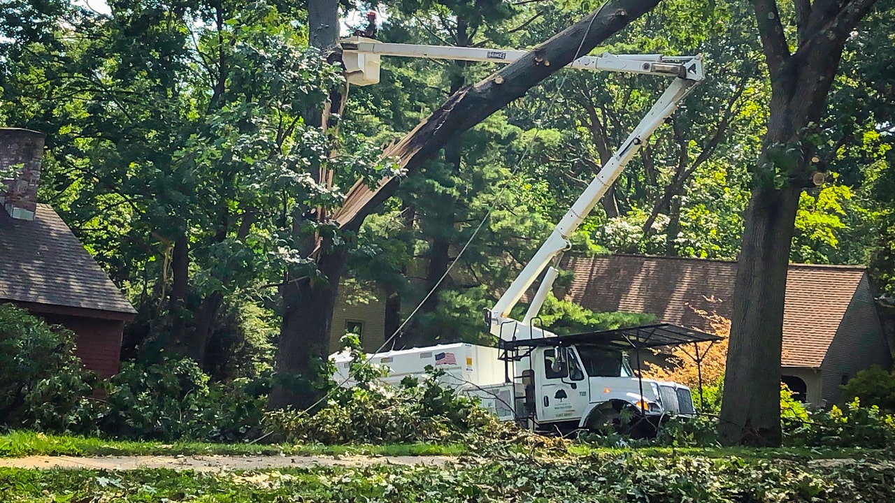 Connecticut Power Outages After Isaias Spur Calls By Lawmakers For Eversource Ceo To Resign Fox Business