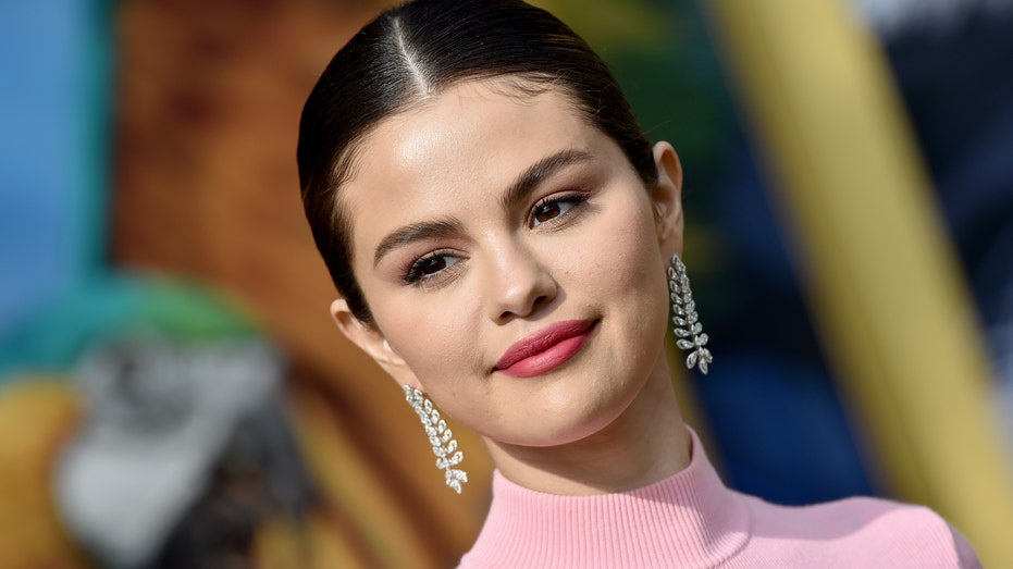 931px x 523px - Sony to debut Selena Gomez-produced film 'The Broken Hearts Gallery' at  drive-in theater - aydintepemedya.com