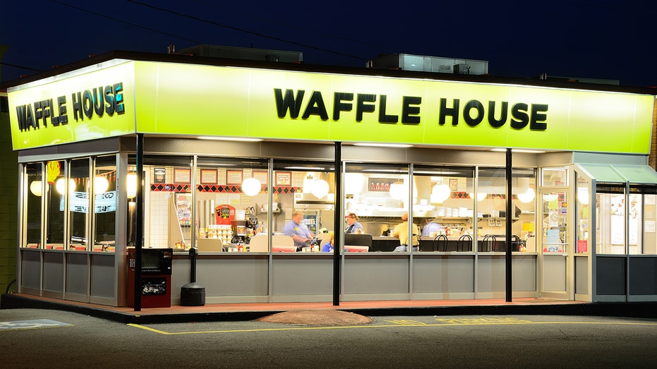 Waffle House restaurant exterior