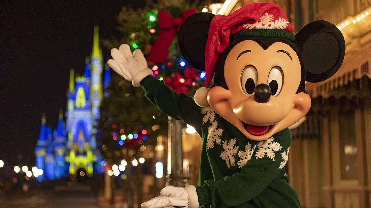 Mickey Christmas 2021 Sorceress Disney Cancels Mickey S Very Merry Christmas Party And Candlelight Processional But Adds New Options Fox Business
