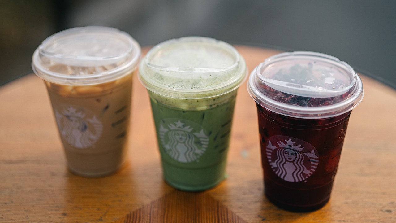 Starbucks rolling out strawless, sippy-style lids on iced beverages ...