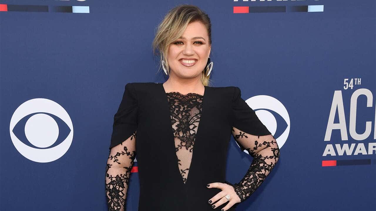 Kelly Clarkson's management sues star over unpaid commissions: report