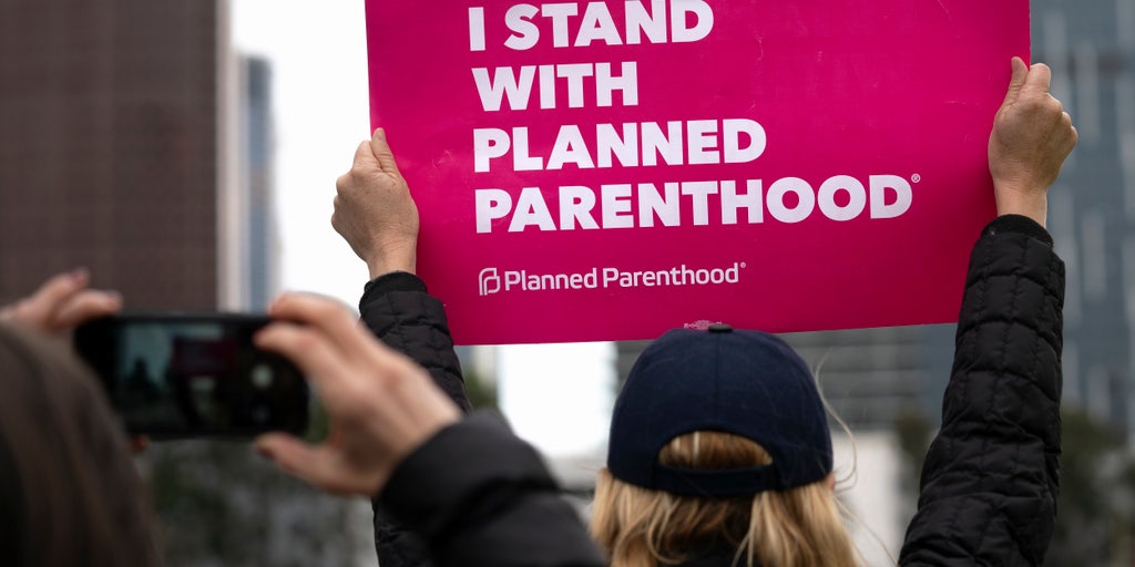 Democratic lawmakers demand Google and Apple delete apps that could track 'individuals seeking abortion' - Vimarsana News