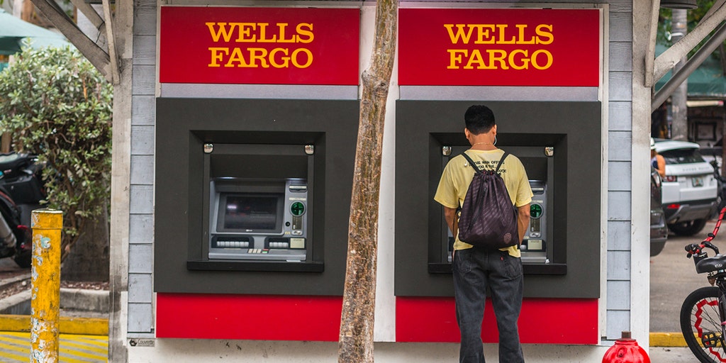 Wells Fargo Ceo Scharf S Pay Drops Nearly 12 In 2020 Fox Business