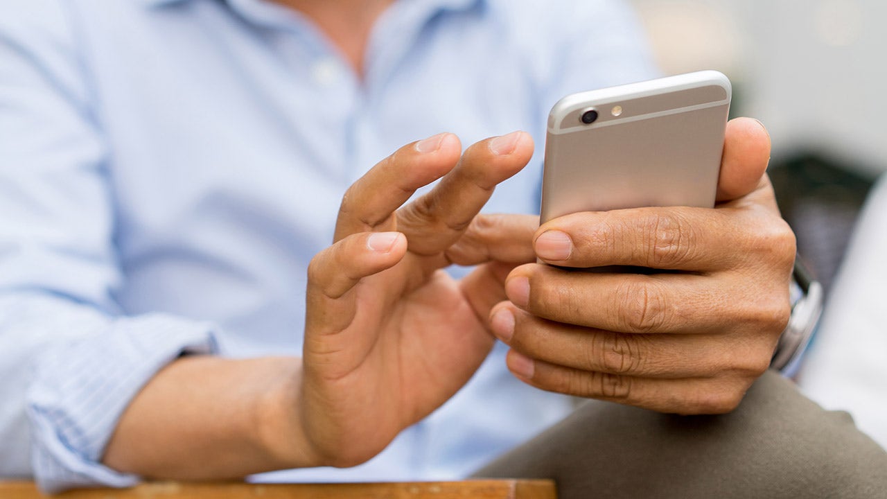 Use Autopilot trading app to replicate portfolios like Buffett and Pelosi