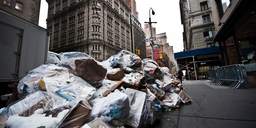 https://a57.foxnews.com/static.foxbusiness.com/foxbusiness.com/content/uploads/2020/10/1024/512/iStock-garbage-NYC-1.jpg?ve=1&tl=1