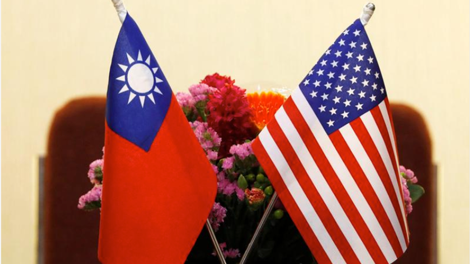 US-Taiwan flags