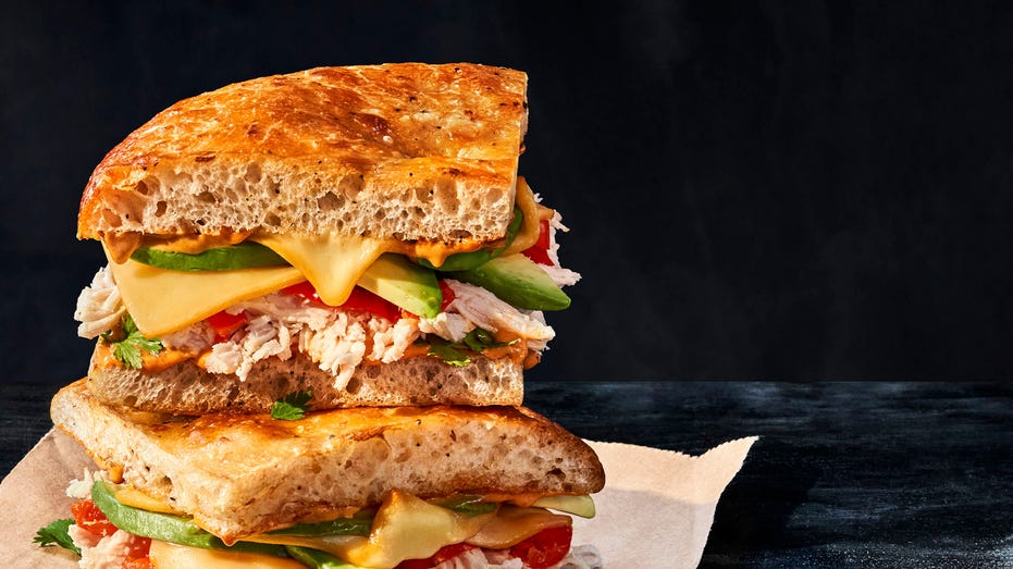 Featured image of post Steps to Make Chicken Avocado Sandwich Panera Calories