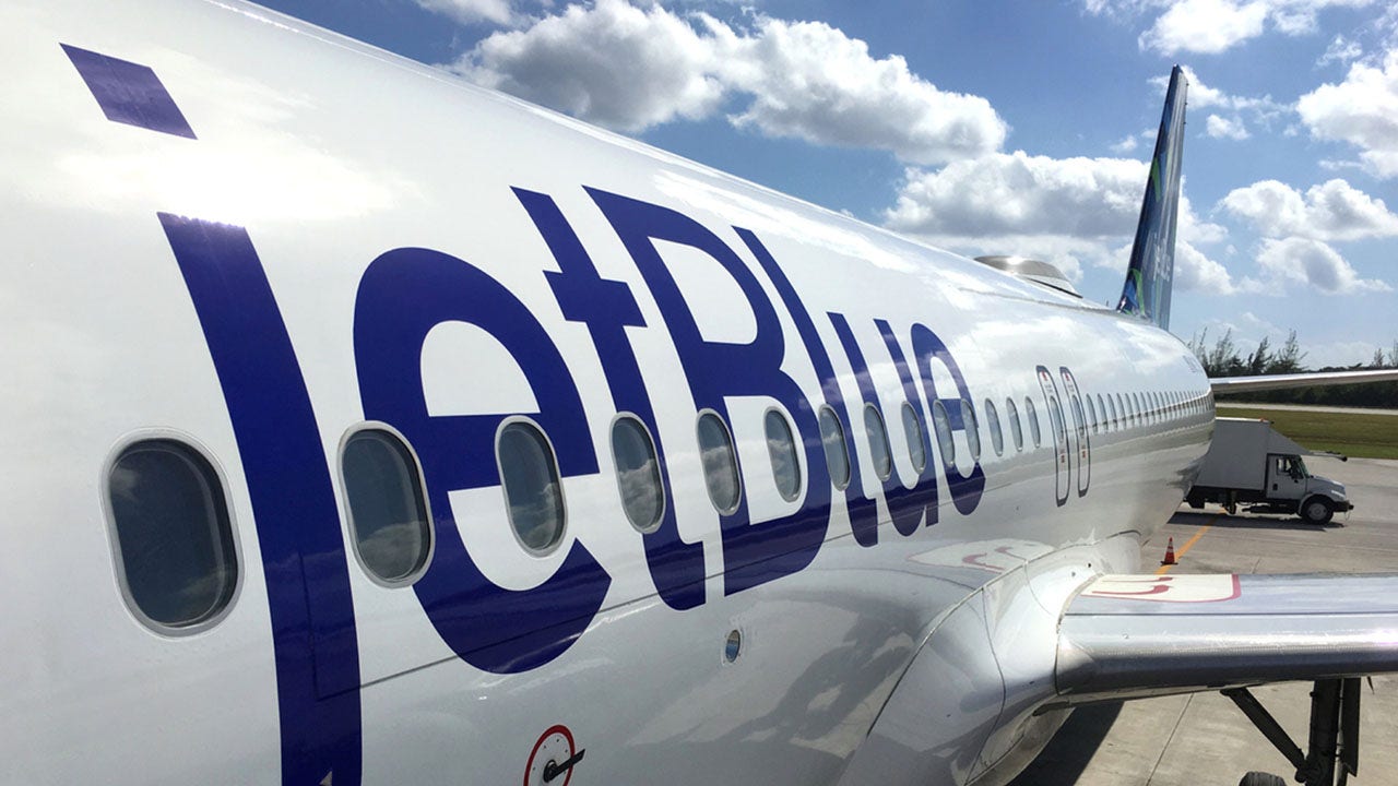 JetBlue lacked staff to disembark stranded passengers off airplane: 'Embarrassing' | Fox Business