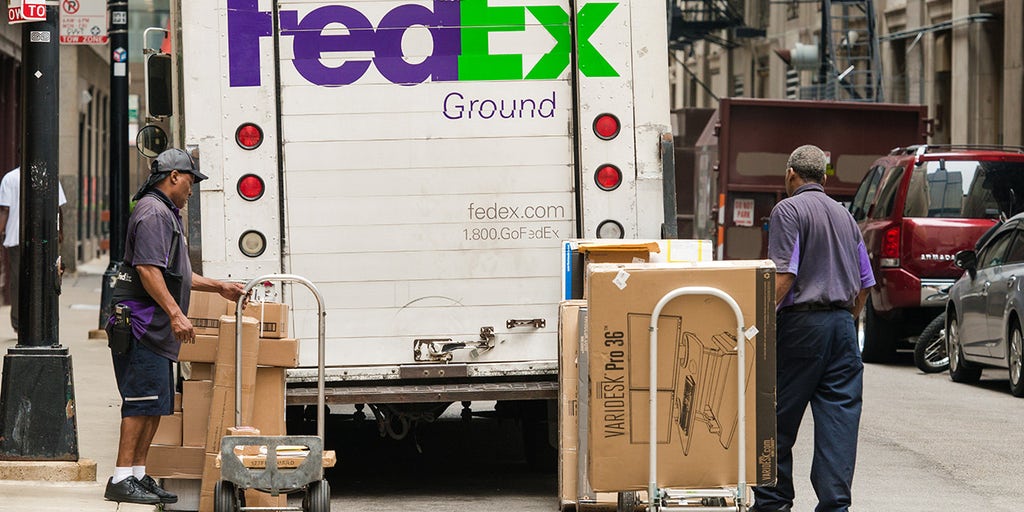 FedEx founder Fred Smith stepping down as CEO - Vimarsana News