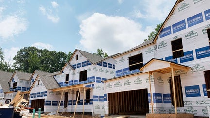 Home construction stays hot, economic bright spot