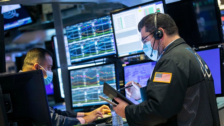 Stock futures trade lower ahead of jobless claims, retail earnings