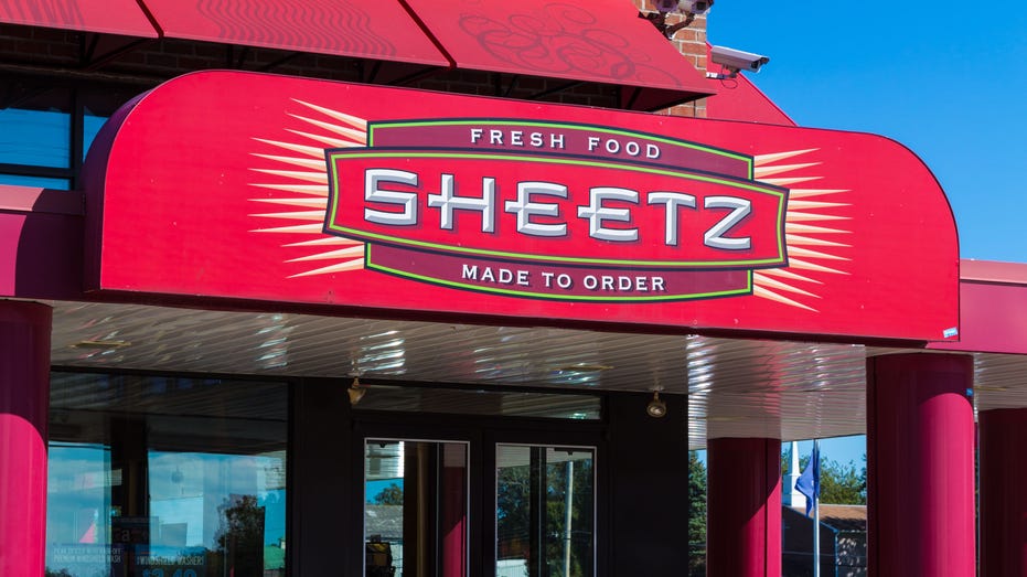 Sheetz Fresh Food Made-to-Order Sign Entrance