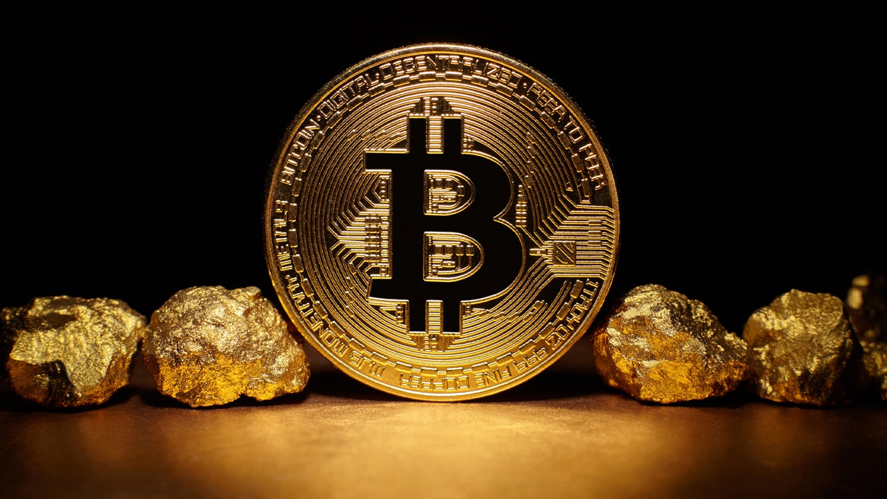 Bitcoin robs from gold as precious metal sinks below ...