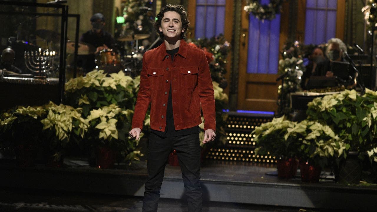 ‘Toon’ star Timothy Solomon sparks speculation with Warner Bros. ‘SNL’ sweatshirt selection amid HPO Max deal.