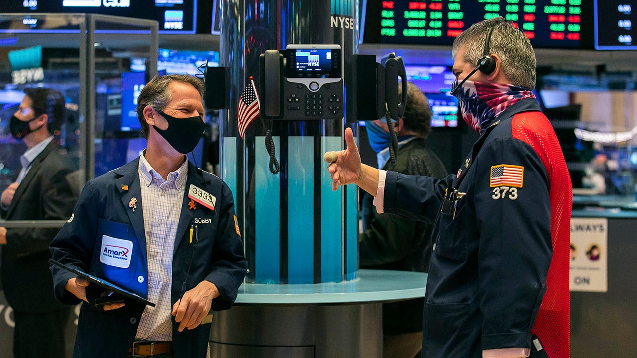 US stock markets want to build on record gains in Wall Street on Monday