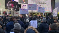 Hundreds gather in NYC's Times Square to rally for virus-battered restaurant industry