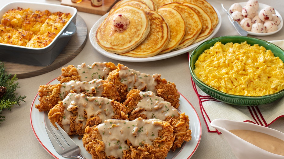 Cracker Barrel’s holiday menu aims to cater to gatherings of all sizes ...