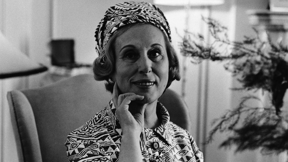 Photographic History of Estee Lauder from the WWD Archives [PHOTOS] – WWD